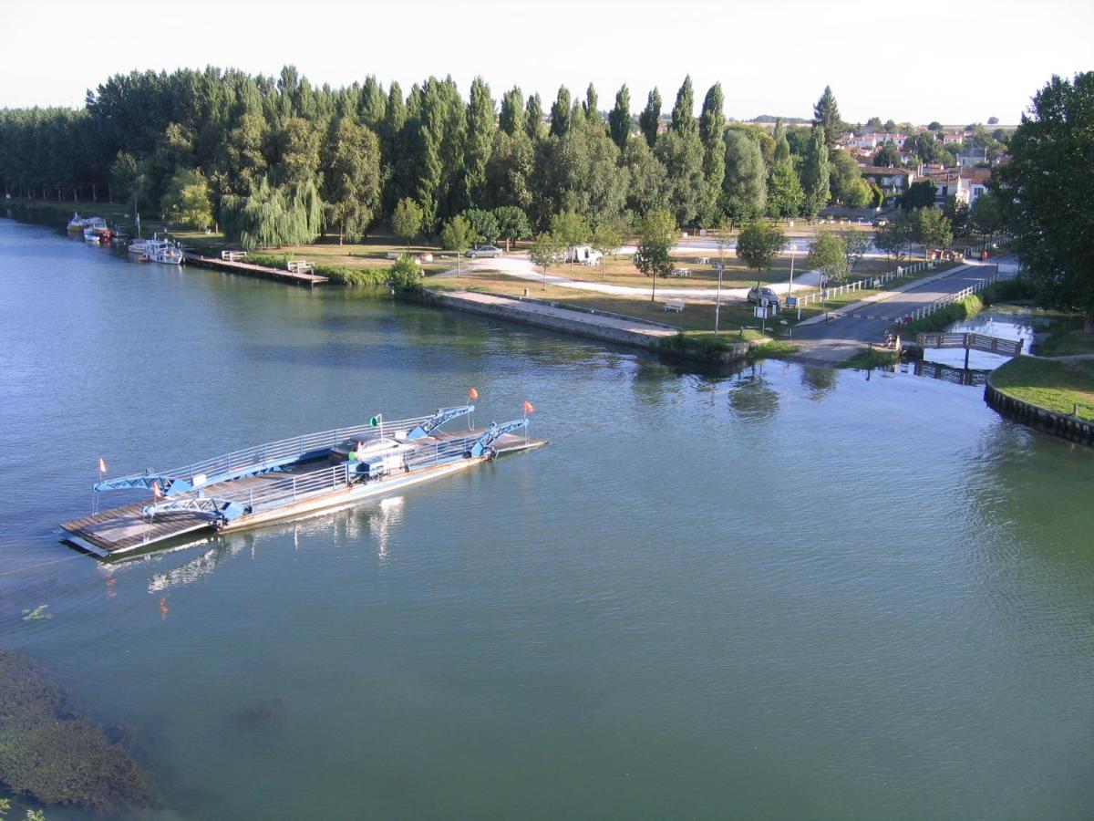 Camping Belle Riviere Chaniers Eksteriør billede