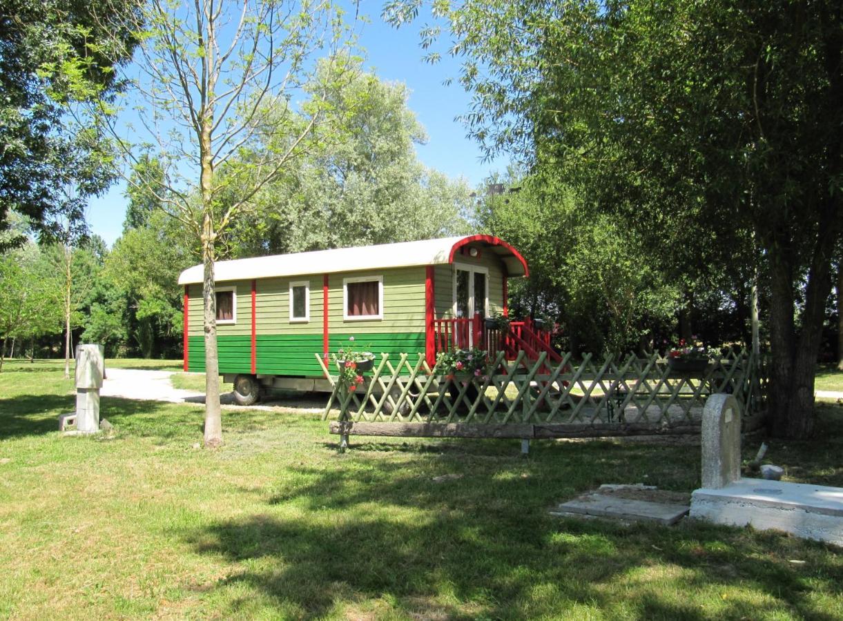 Camping Belle Riviere Chaniers Eksteriør billede