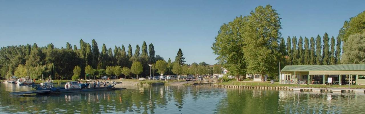 Camping Belle Riviere Chaniers Eksteriør billede