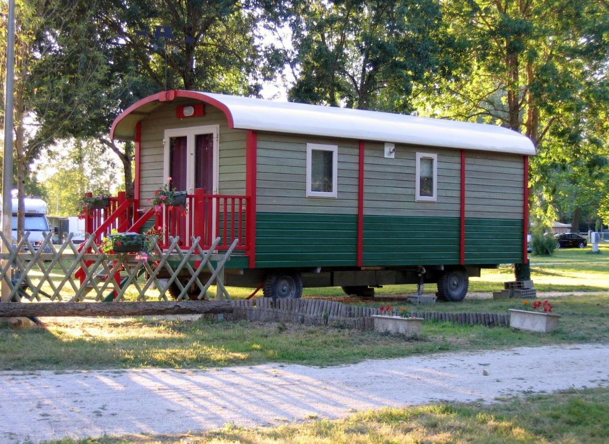 Camping Belle Riviere Chaniers Eksteriør billede