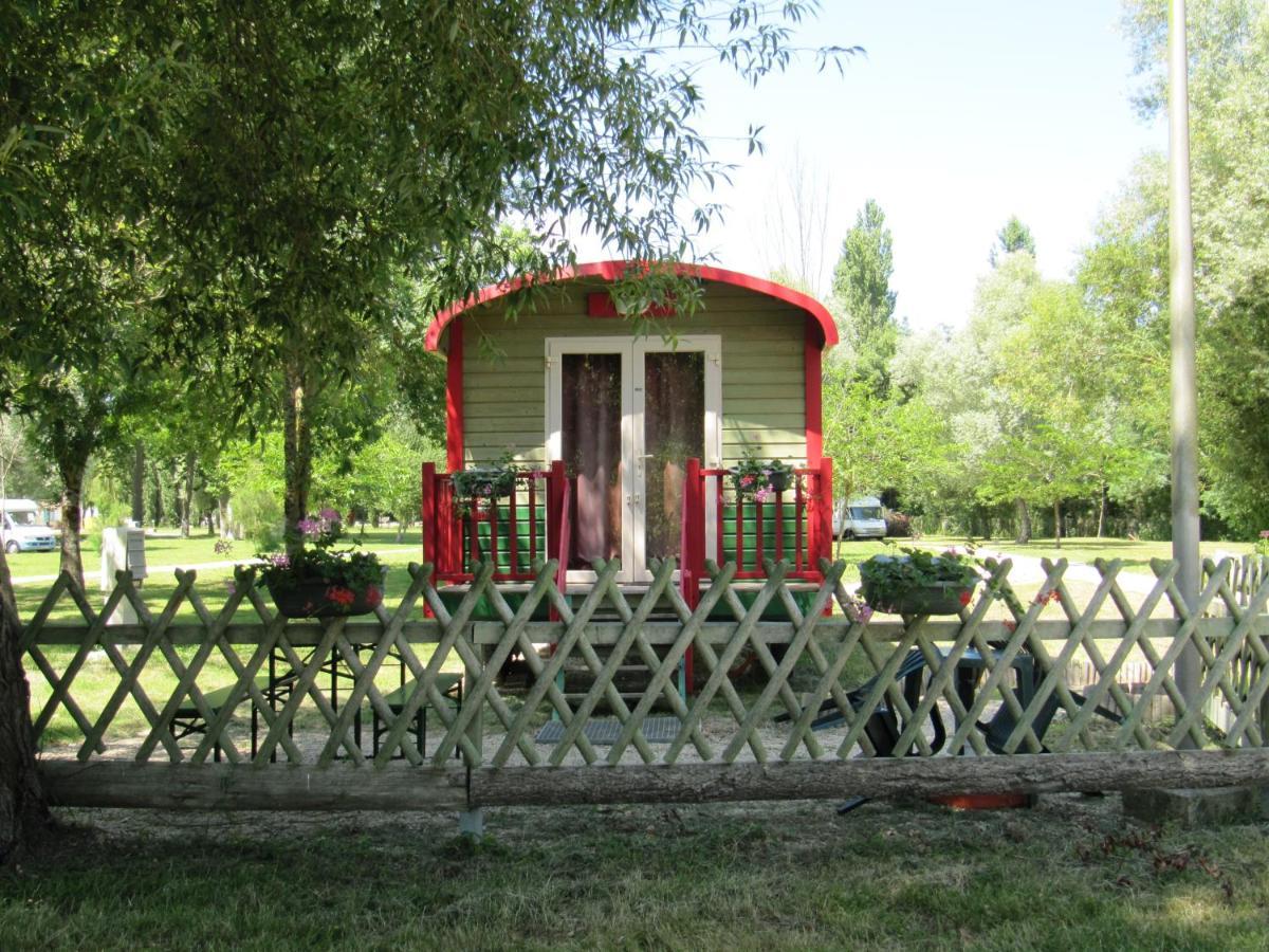 Camping Belle Riviere Chaniers Eksteriør billede