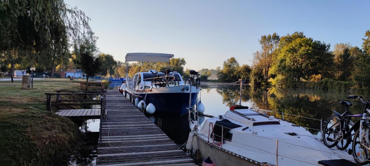Camping Belle Riviere Chaniers Eksteriør billede