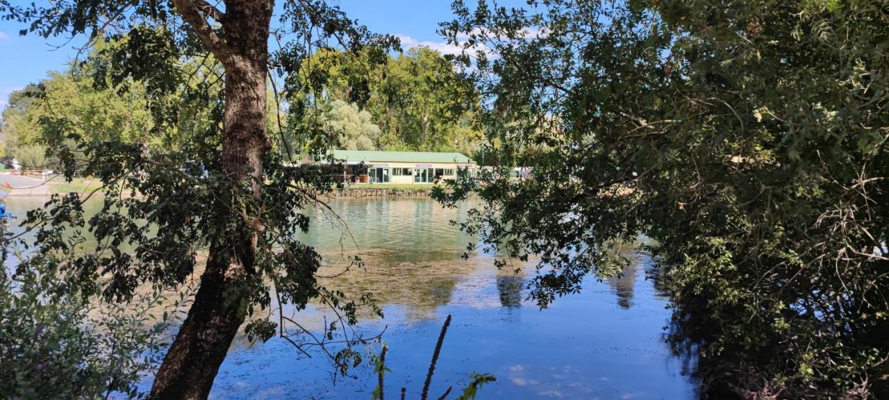 Camping Belle Riviere Chaniers Eksteriør billede